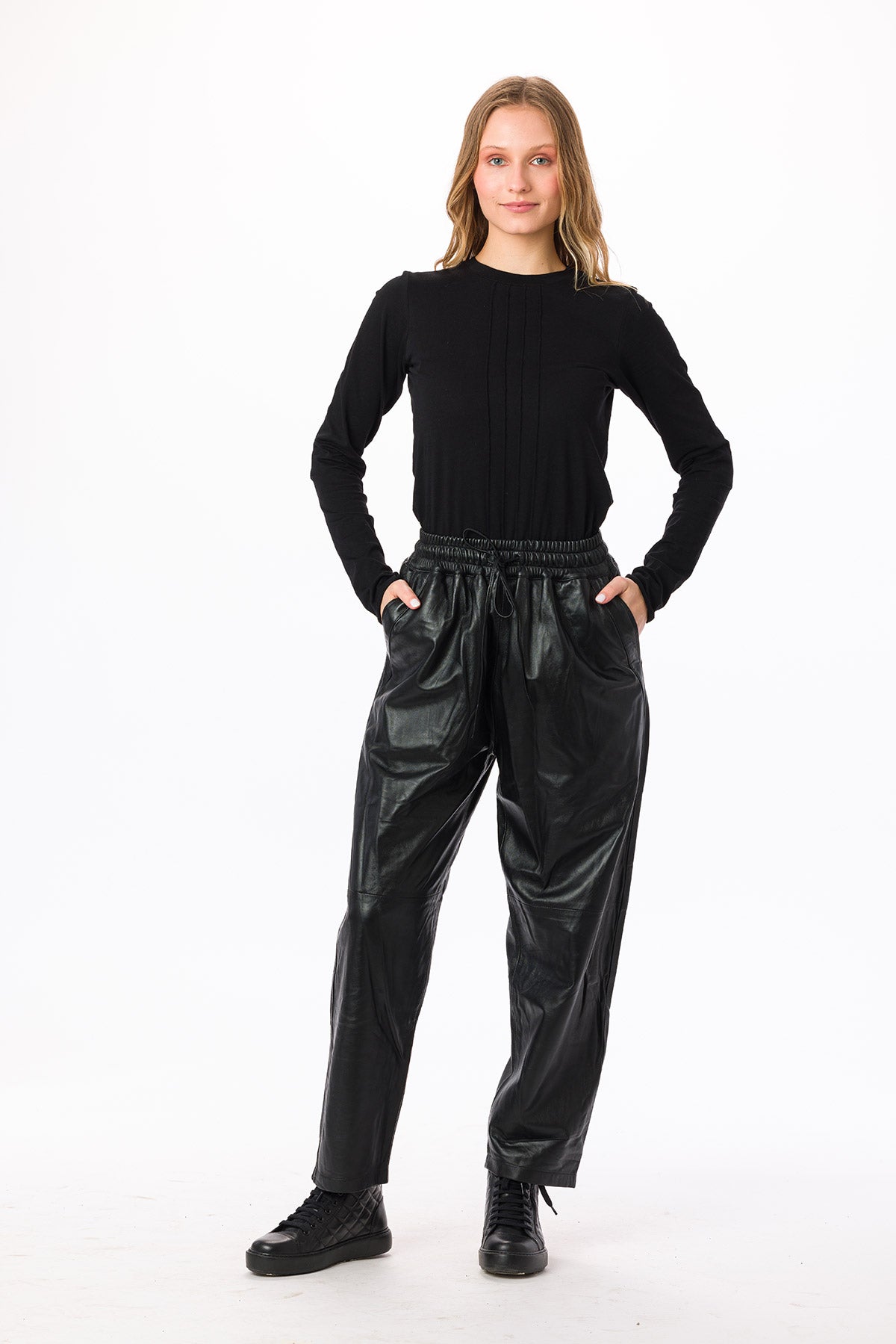 Women's  Real Turkish Leather Pants for Spring and Winter. Lambskin. Lining inside. Luxurious . Elastic waistband. Side pockets.