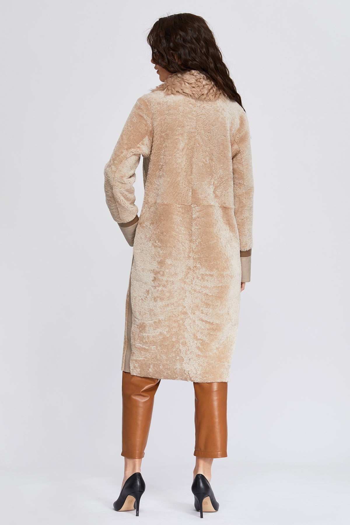 Women's Real Shearling Winter Coats. High-End Quality. 100 % Turkish Sheepskin. Cold Weather Essentials in great design. Stylish. Luxurious.